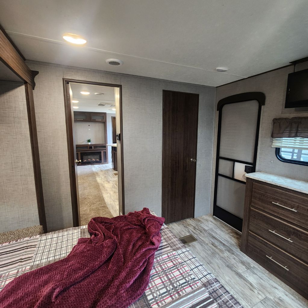 2018 Keystone Keystone - $8,900