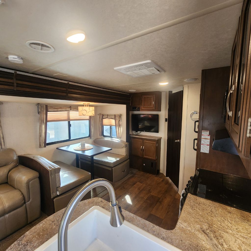 2018 Forest River Wildwood Laminated Towables - $10,700