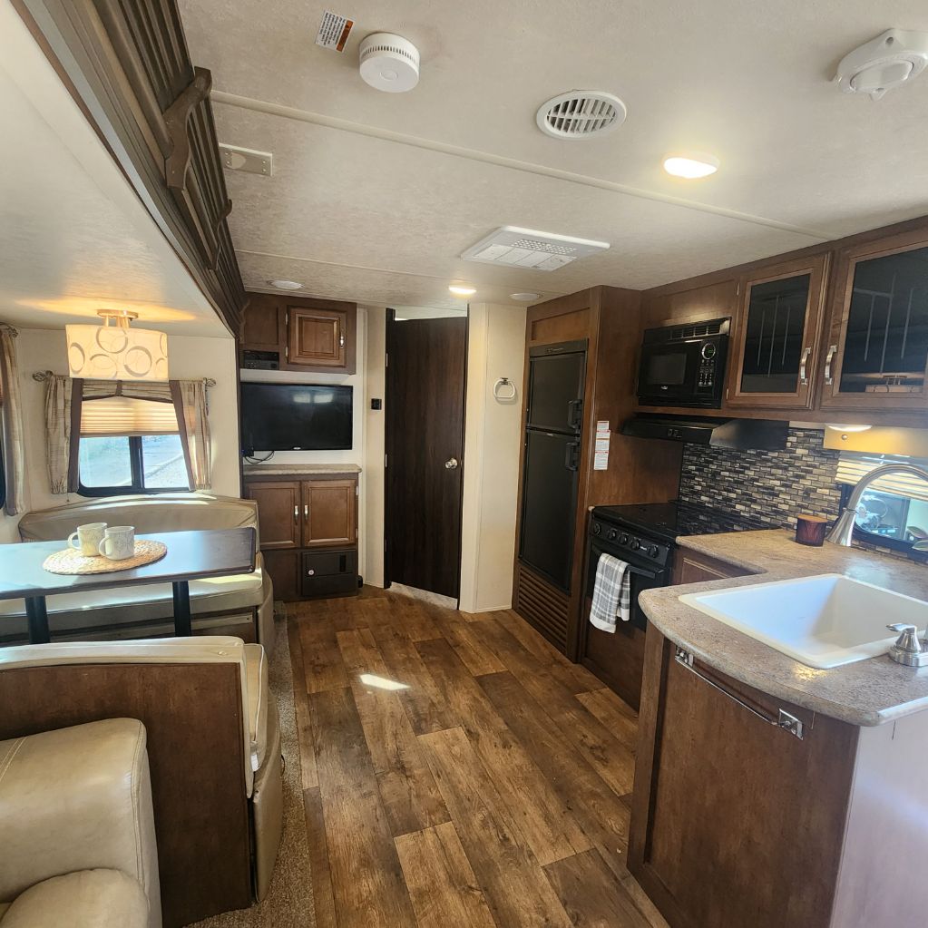 2018 Forest River Wildwood Laminated Towables - $10,700