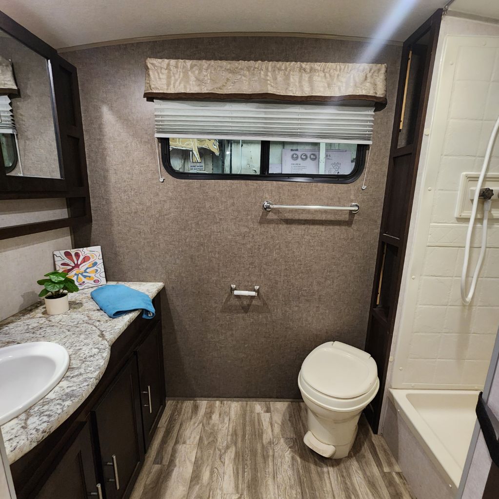 2018 Forest River Surveyor - $10,900