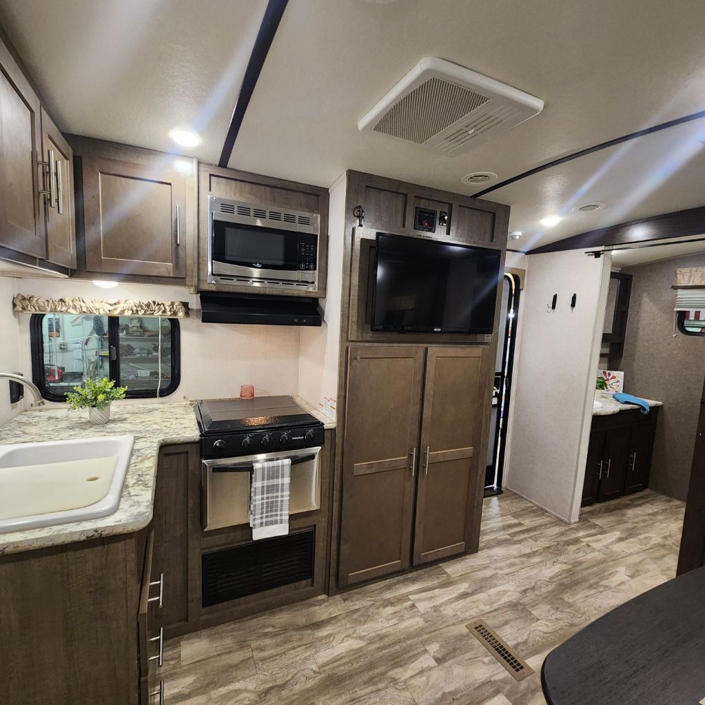 2018 Forest River Surveyor - $10,900