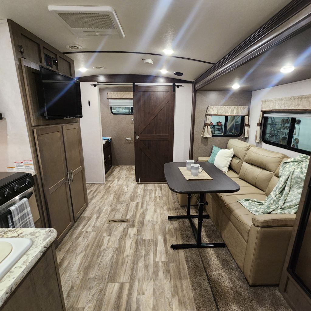 2018 Forest River Surveyor - $10,900