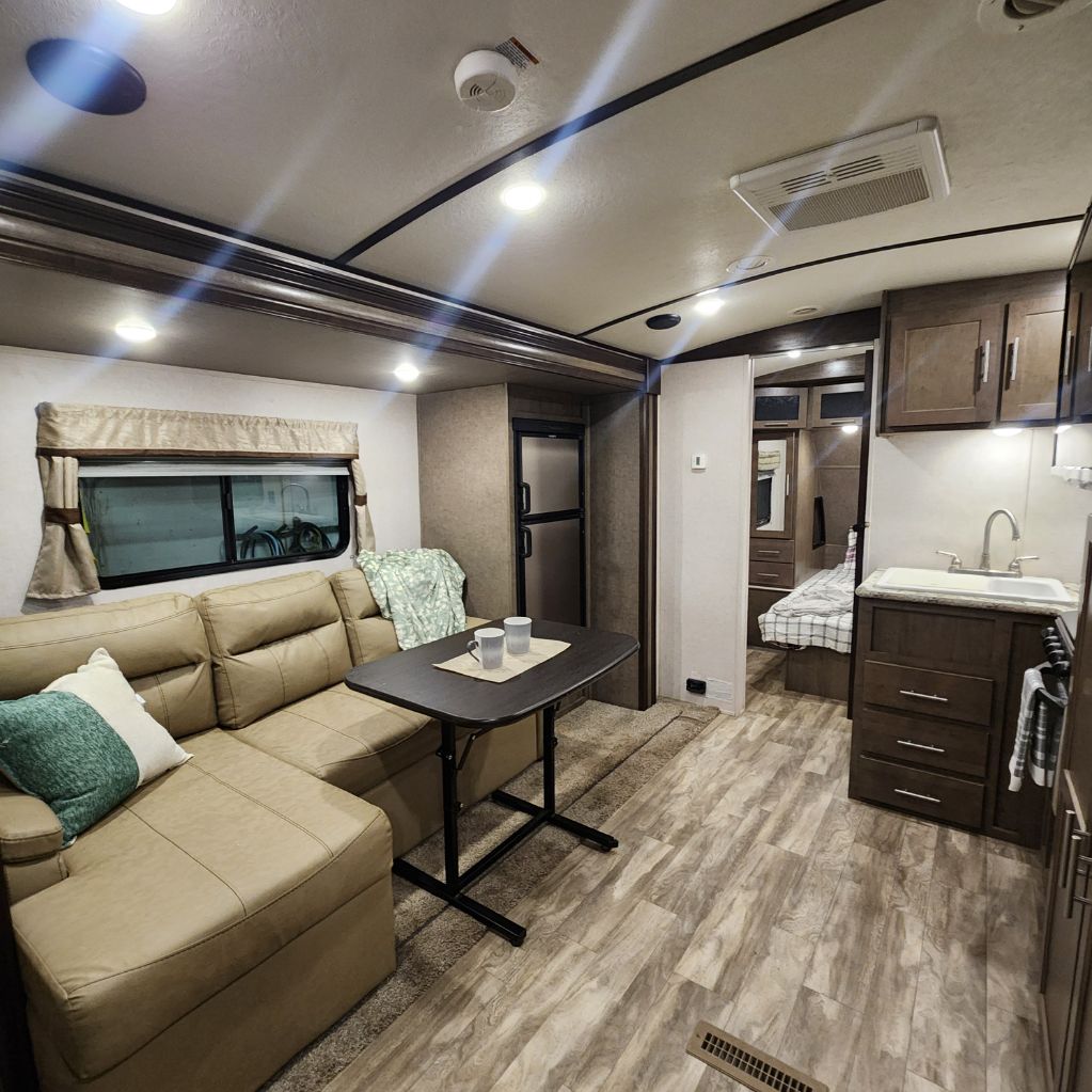 2018 Forest River Surveyor - $10,900