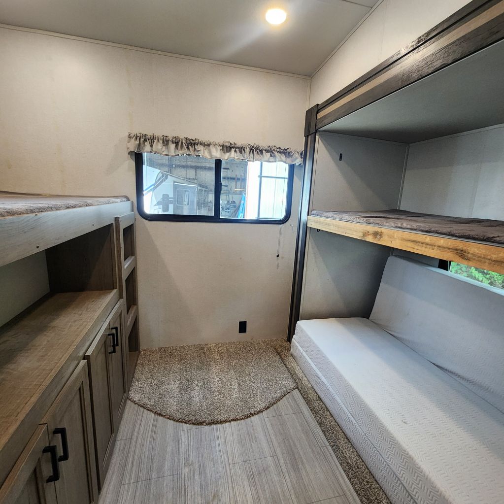 2021 Keystone Keystone - $13,600