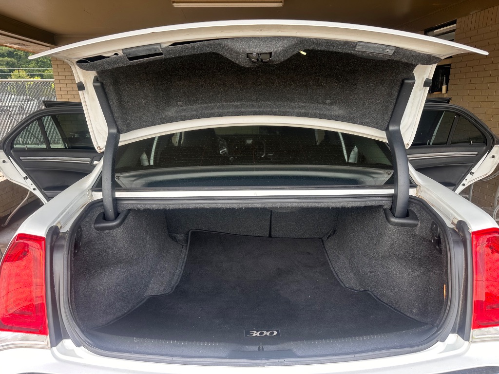 2018 Chrysler 300 - $10,995