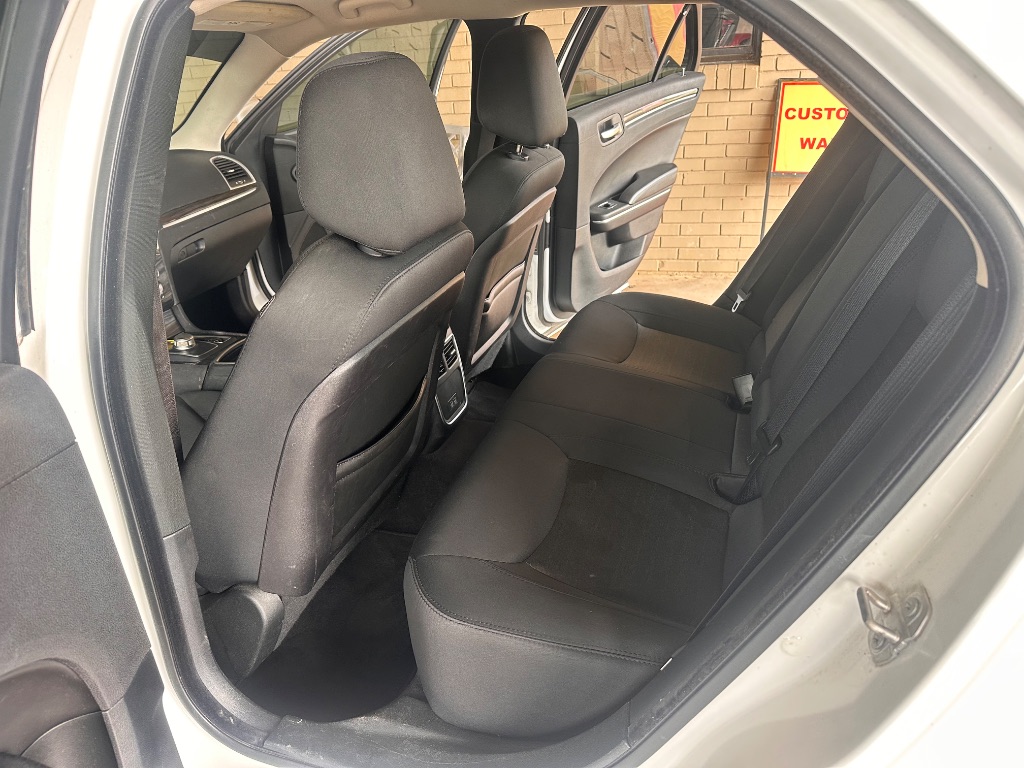 2018 Chrysler 300 - $10,995