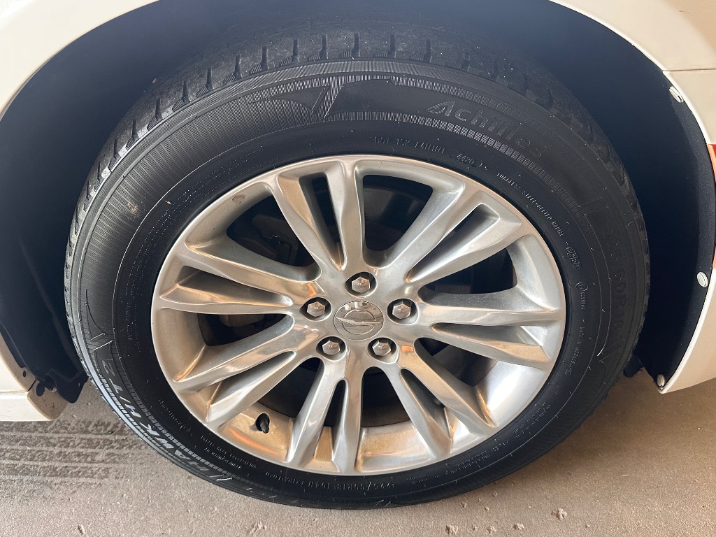 2018 Chrysler 300 - $10,995