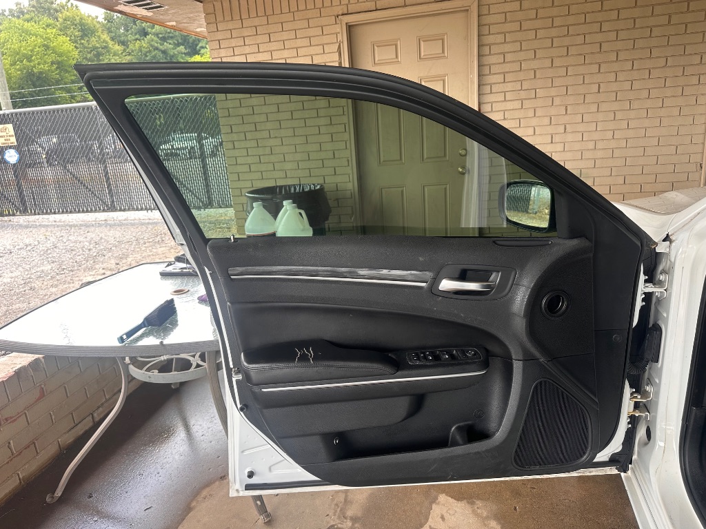 2018 Chrysler 300 - $10,995