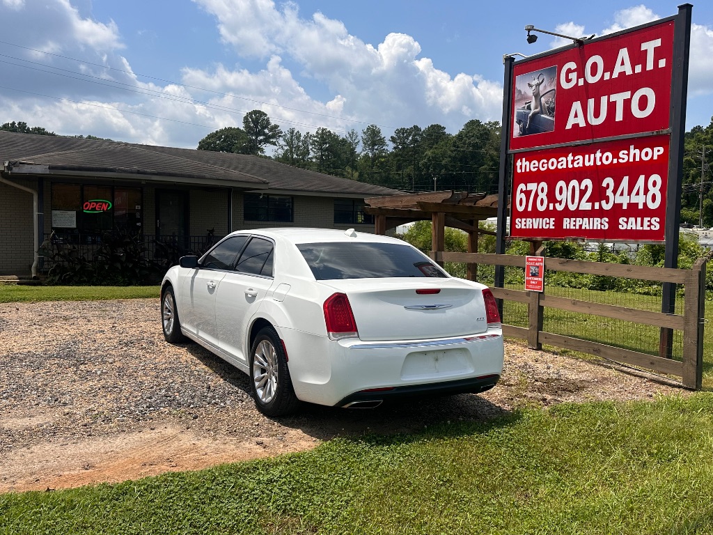 2018 Chrysler 300 - $10,995
