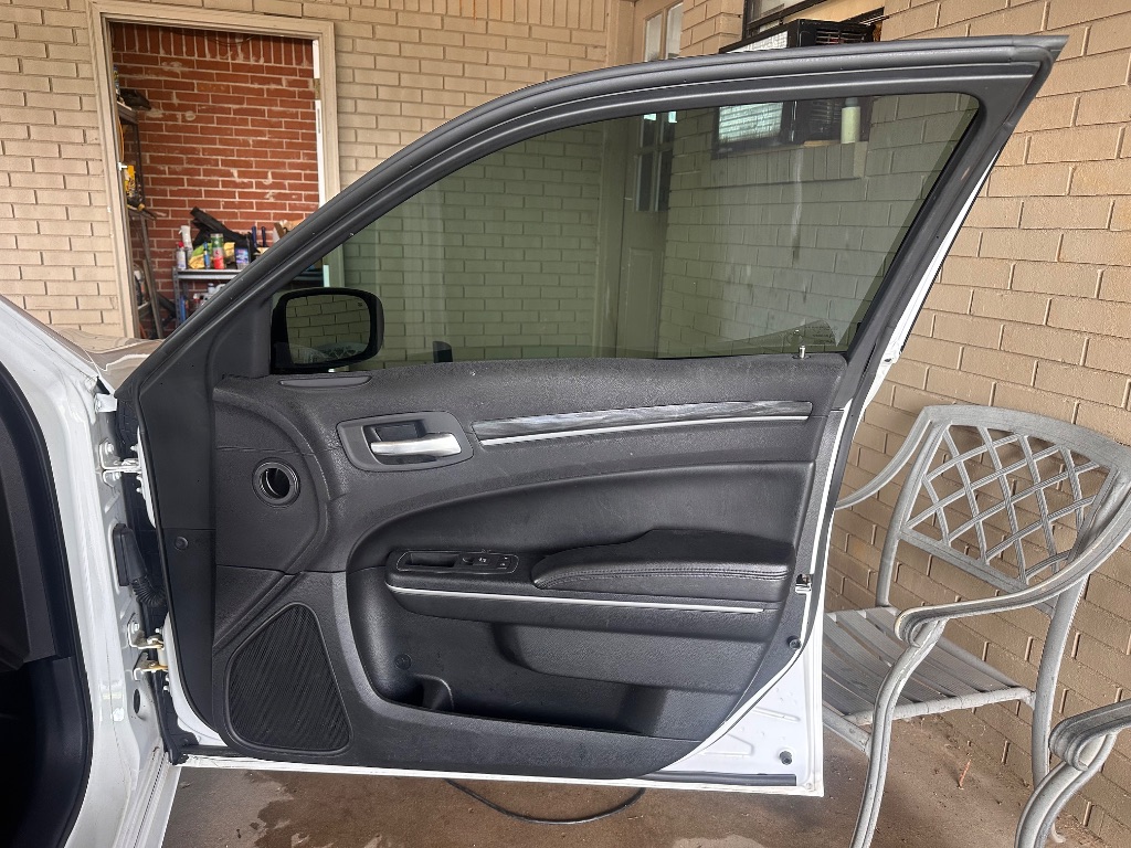 2018 Chrysler 300 - $10,995
