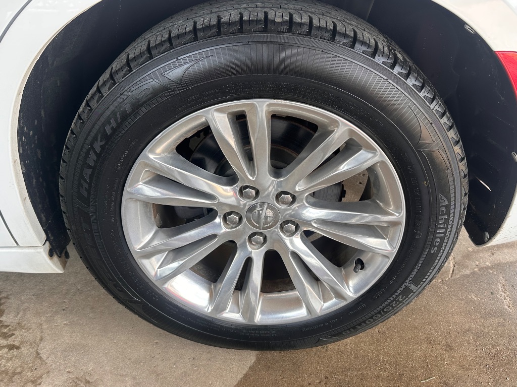 2018 Chrysler 300 - $10,995