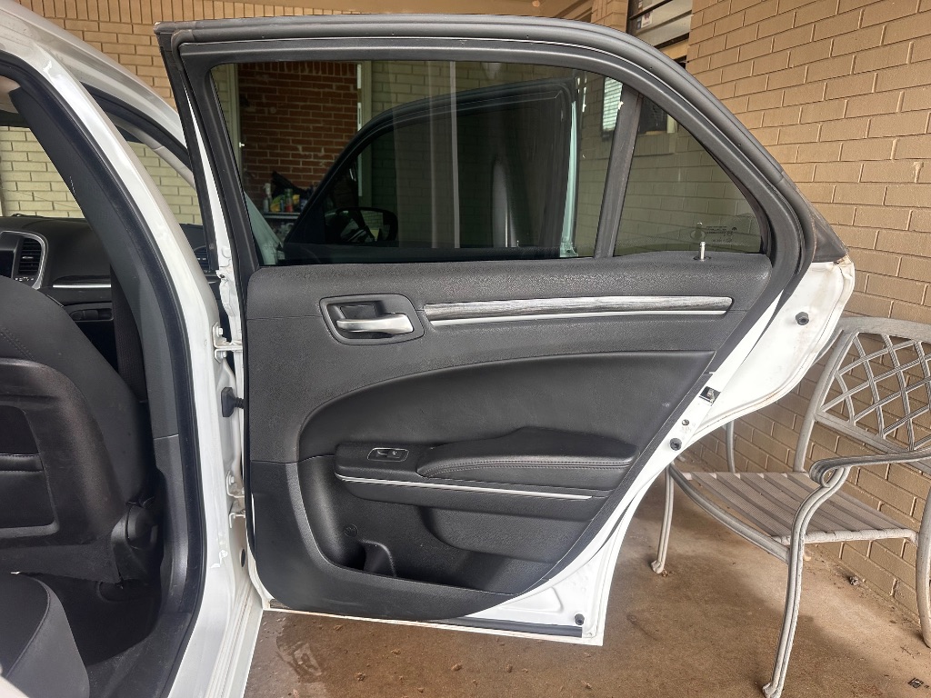2018 Chrysler 300 - $10,995
