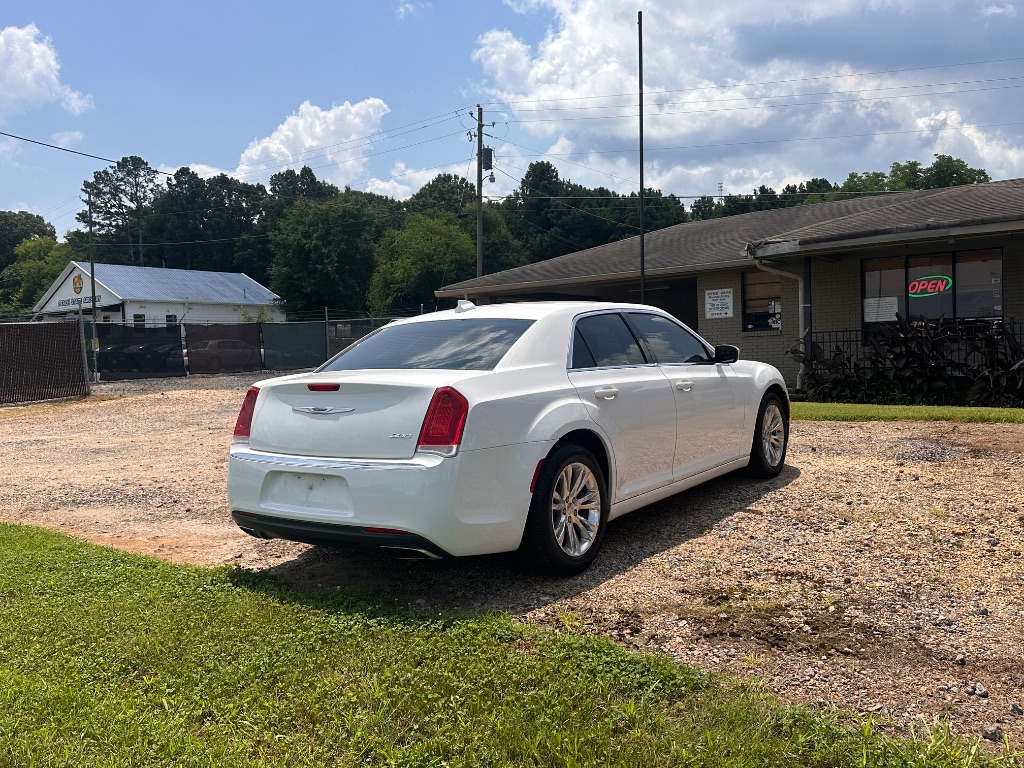 2018 Chrysler 300 - $10,995