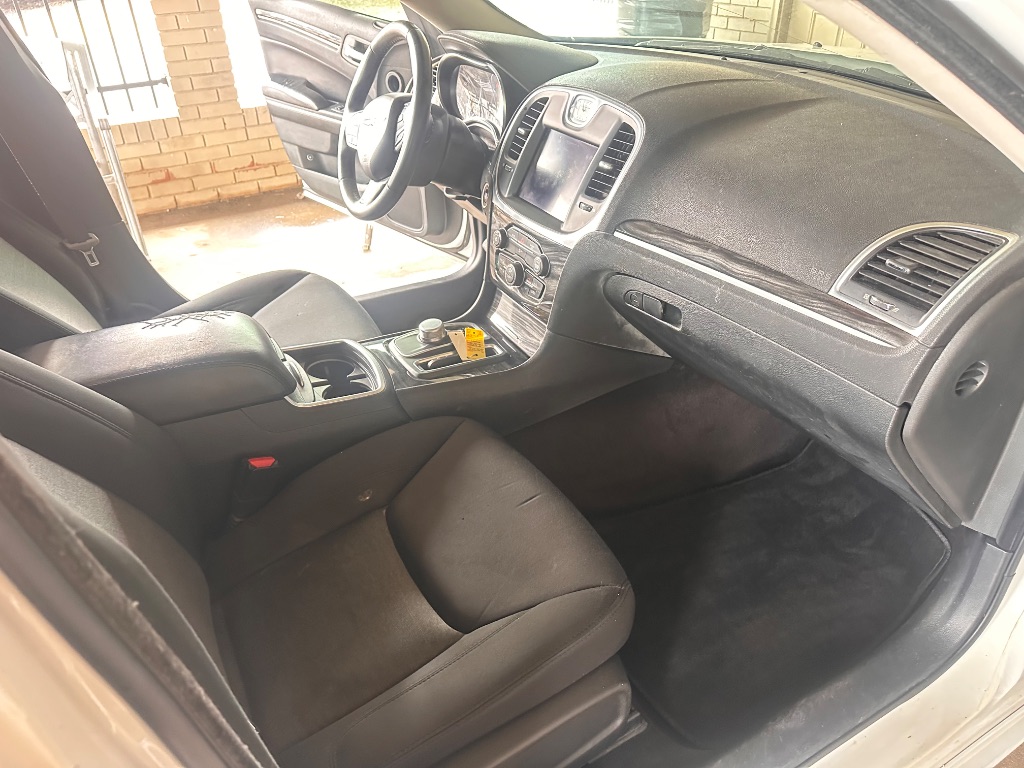 2018 Chrysler 300 - $10,995