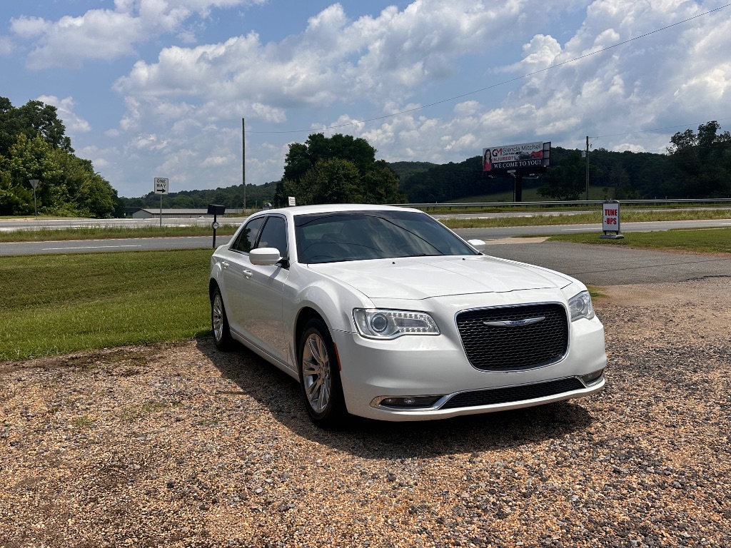 2018 Chrysler 300 - $10,995