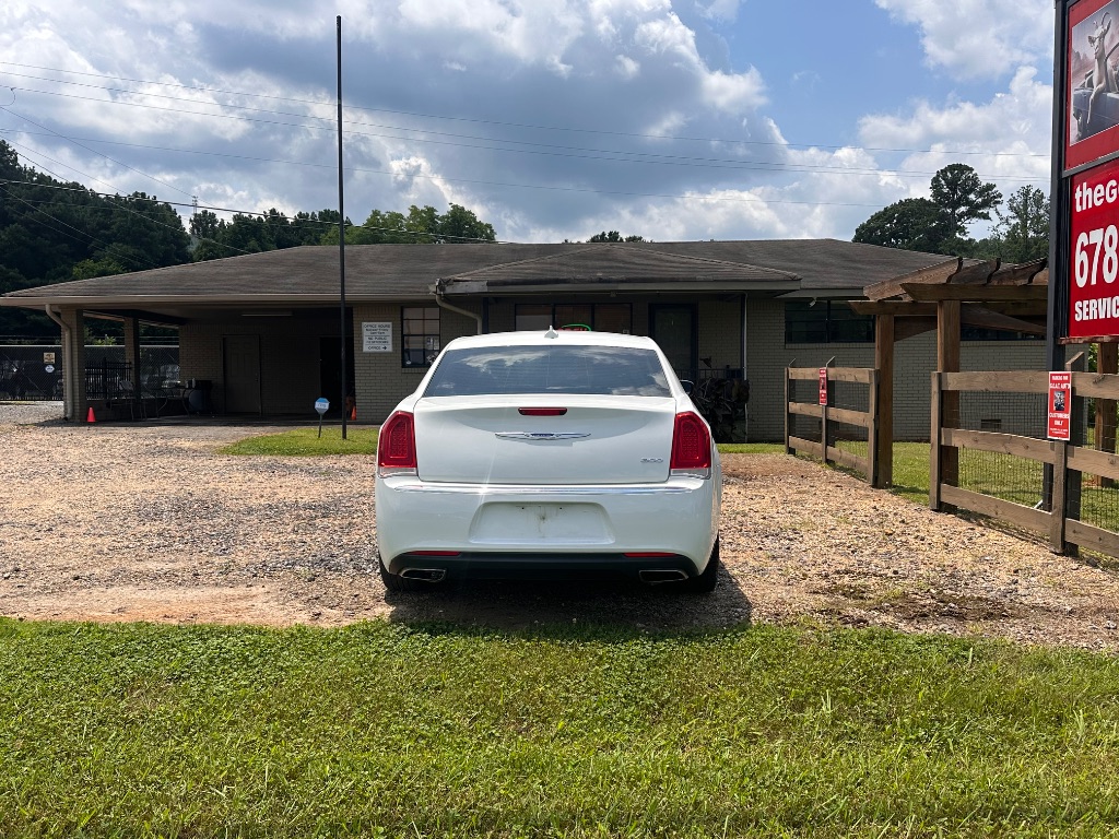 2018 Chrysler 300 - $10,995
