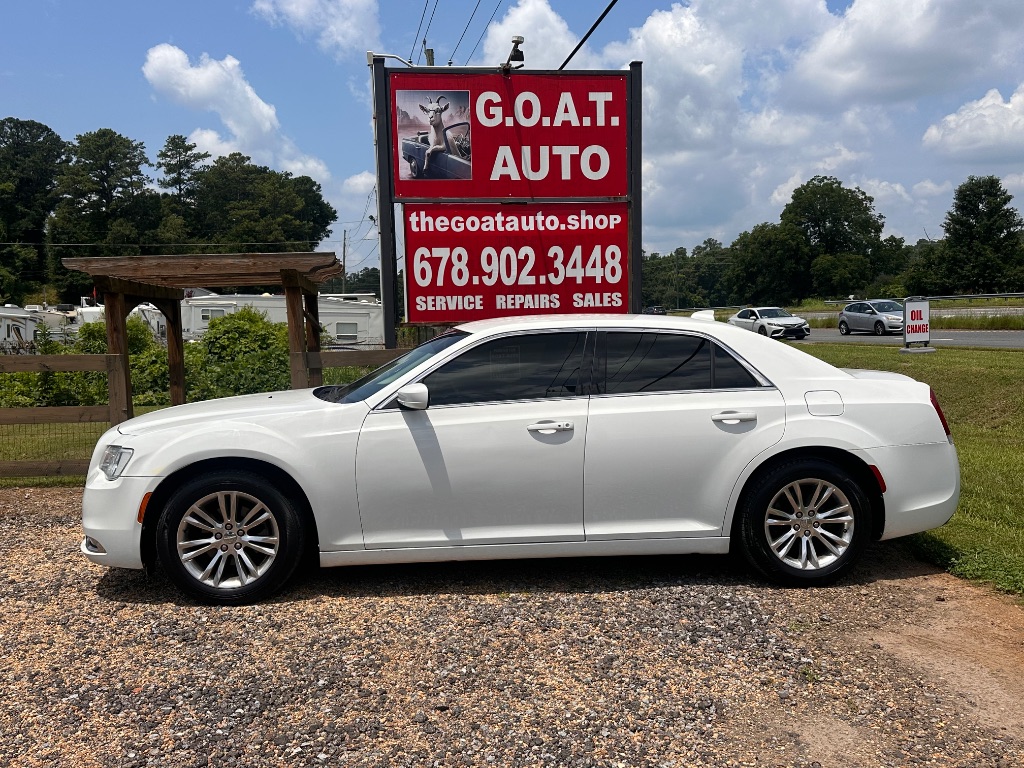 2018 Chrysler 300 - $10,995