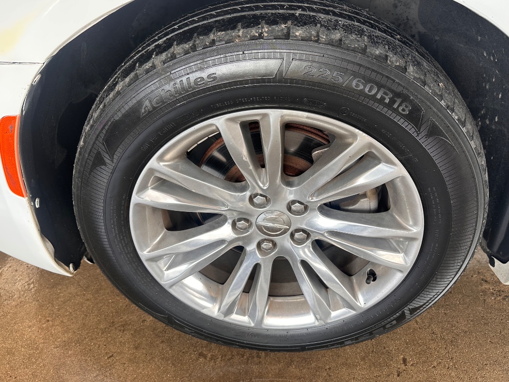 2018 Chrysler 300 - $10,995