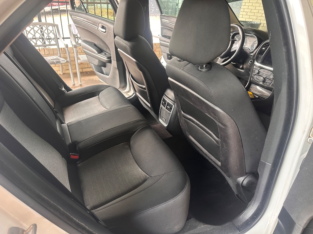 2018 Chrysler 300 - $10,995