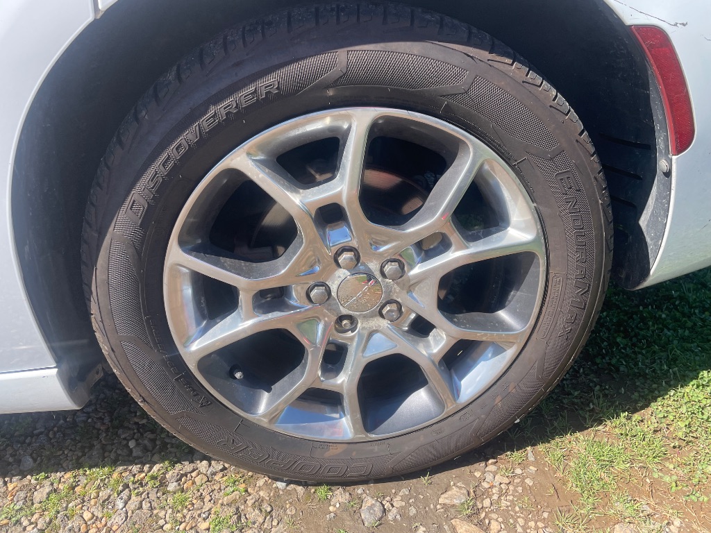 2016 Dodge Charger - $9,995