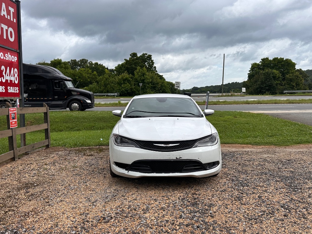 2016 Chrysler 200 - $7,995
