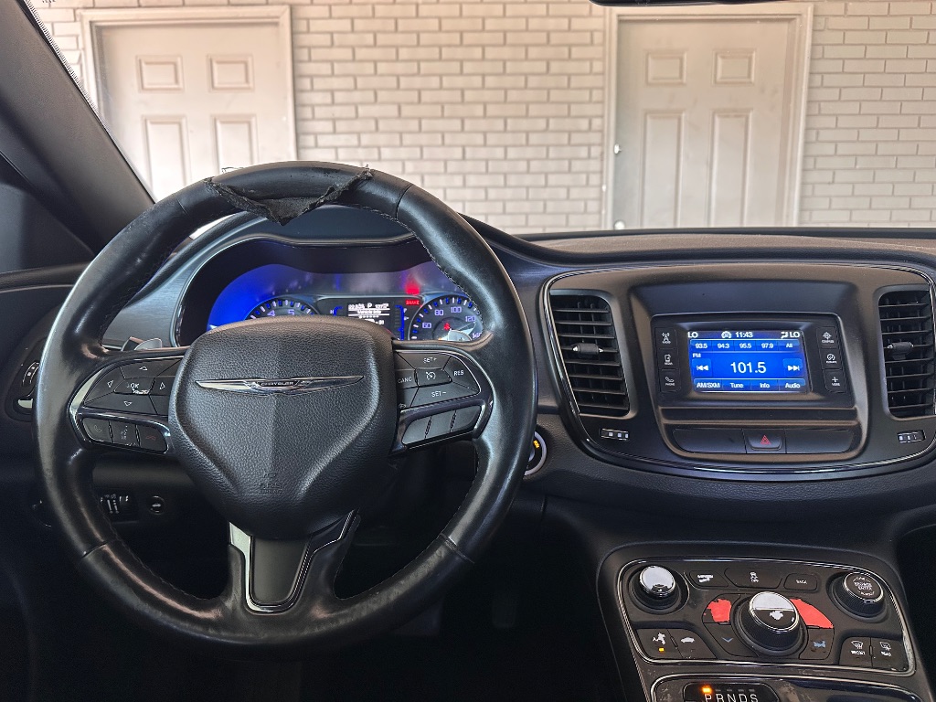 2016 Chrysler 200 - $7,995