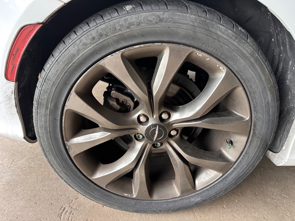 2016 Chrysler 200 - $7,995
