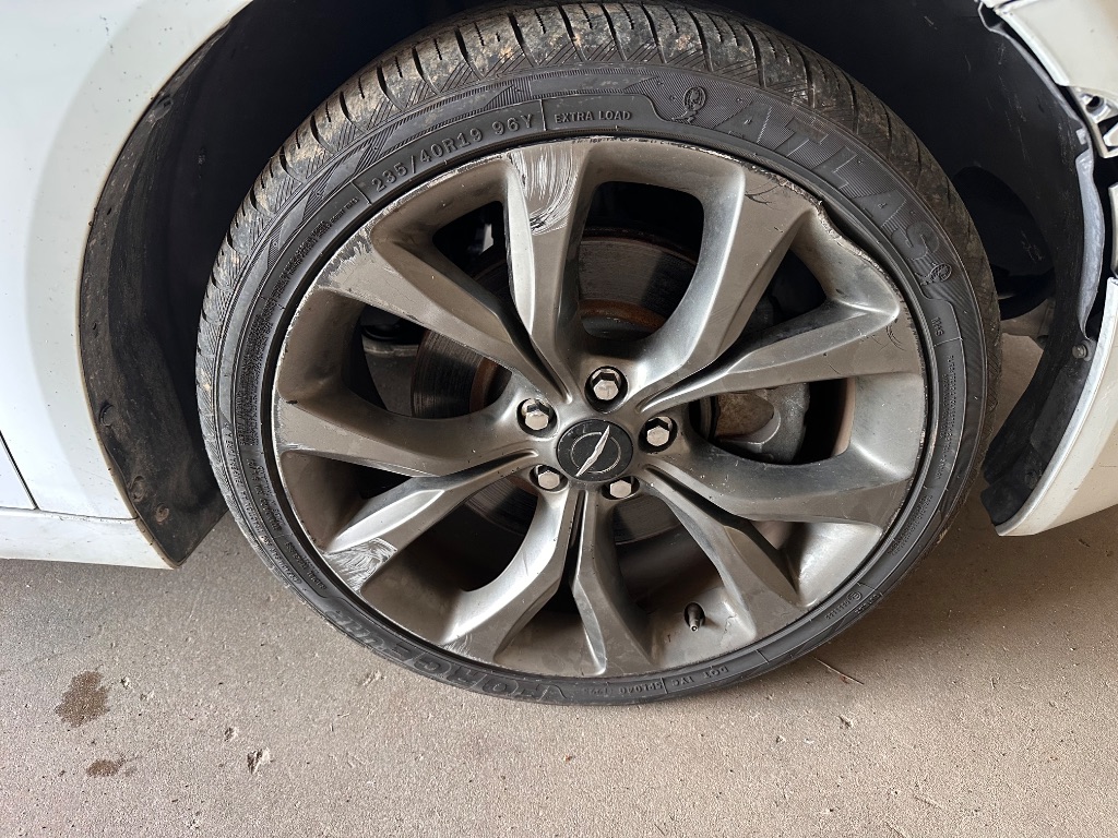 2016 Chrysler 200 - $7,995