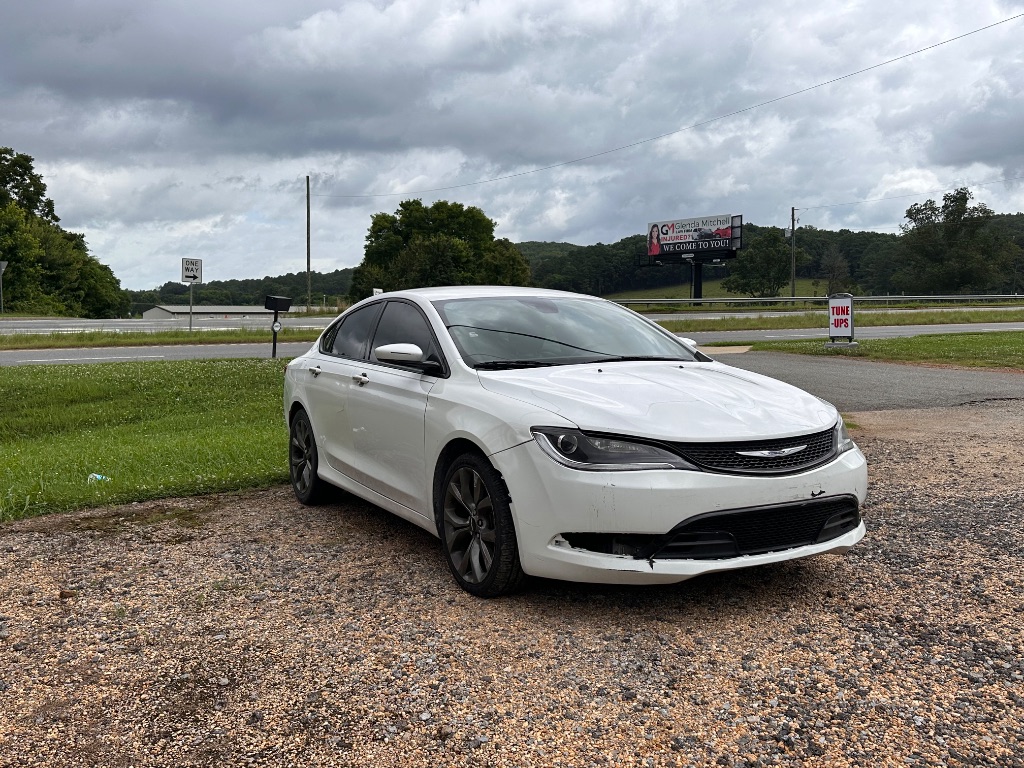 2016 Chrysler 200 - $7,995