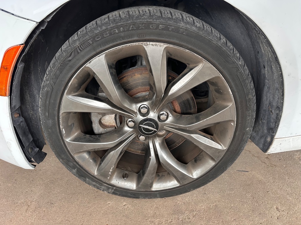 2016 Chrysler 200 - $7,995