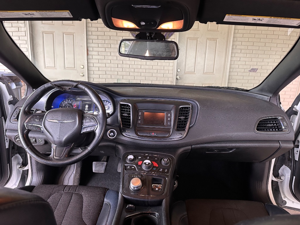 2016 Chrysler 200 - $7,995