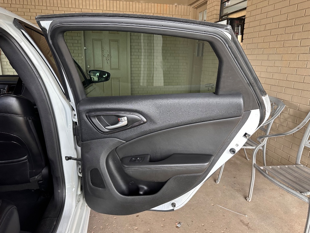 2016 Chrysler 200 - $7,995