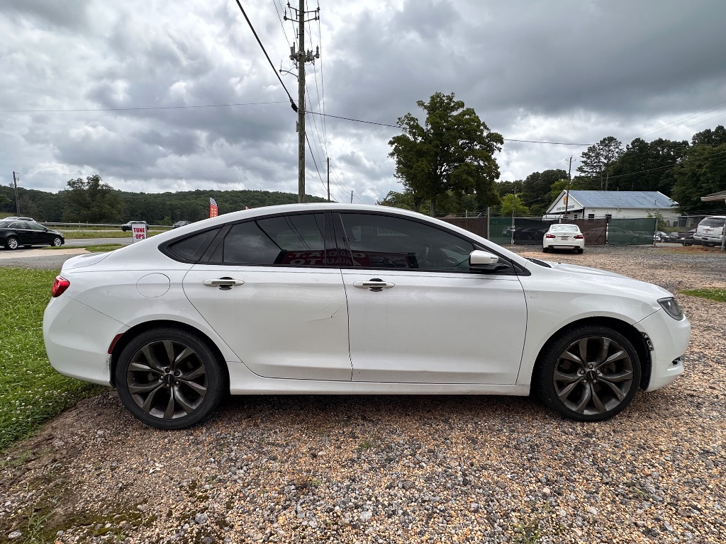 2016 Chrysler 200 - $7,995