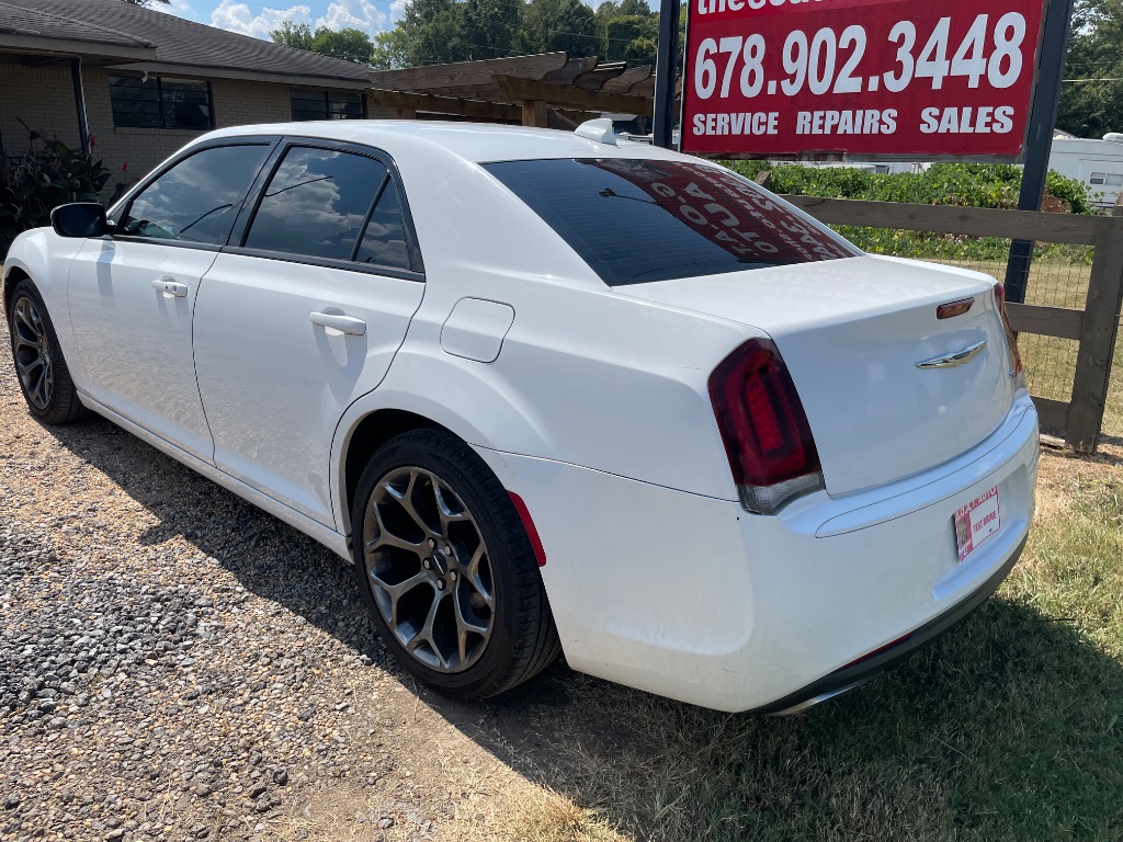 2016 Chrysler 300 - $11,995