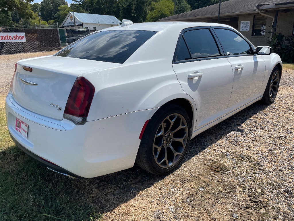 2016 Chrysler 300 - $11,995