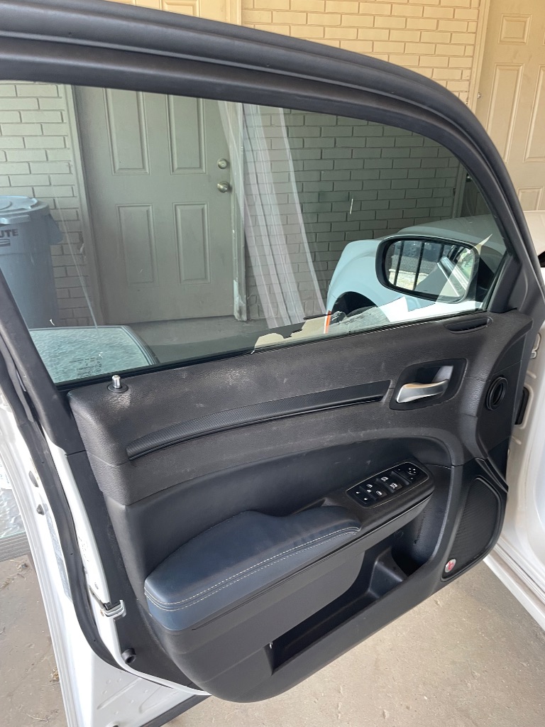 2016 Chrysler 300 - $11,995