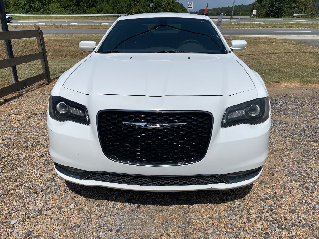 2016 Chrysler 300 - $11,995