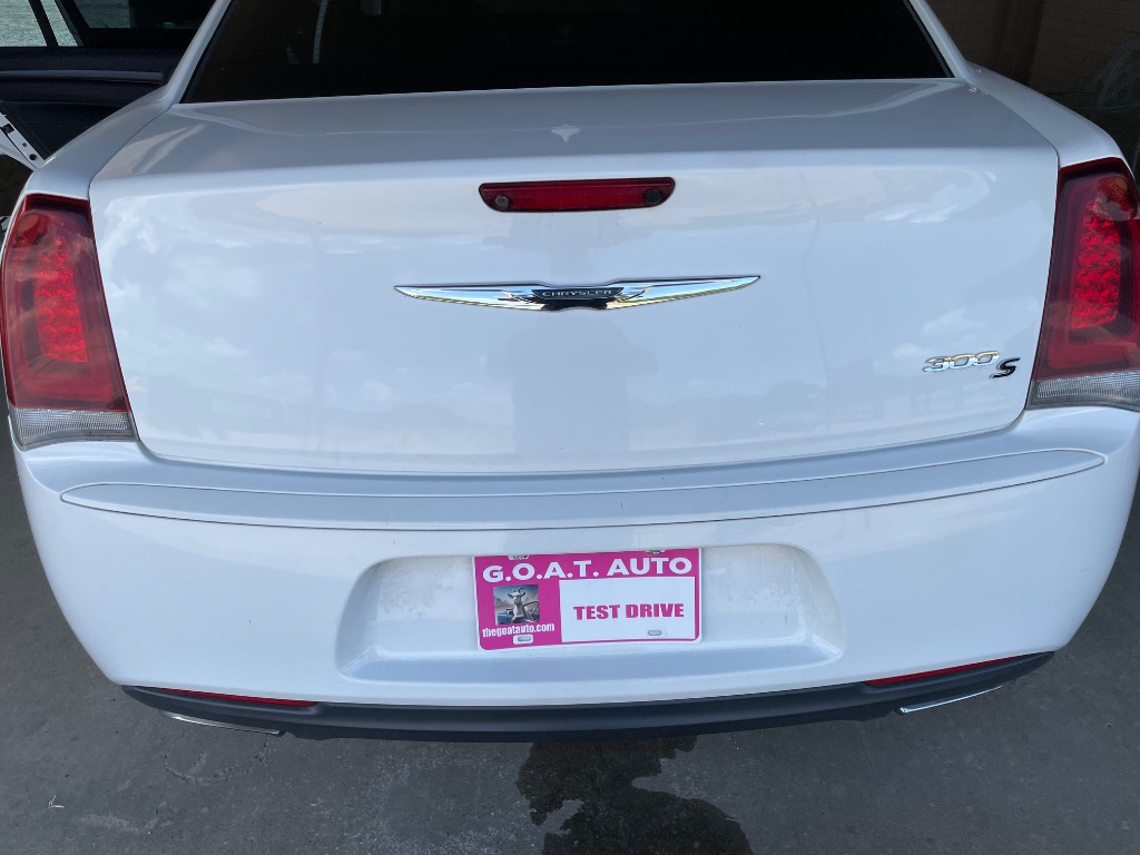 2016 Chrysler 300 - $11,995