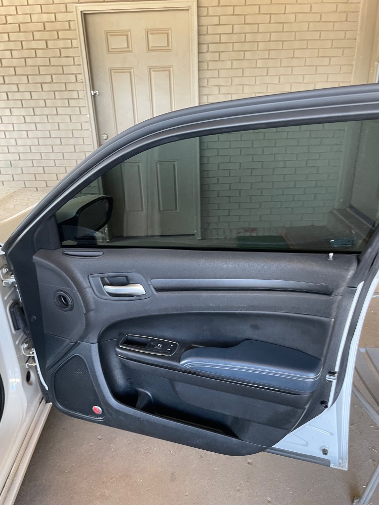 2016 Chrysler 300 - $11,995