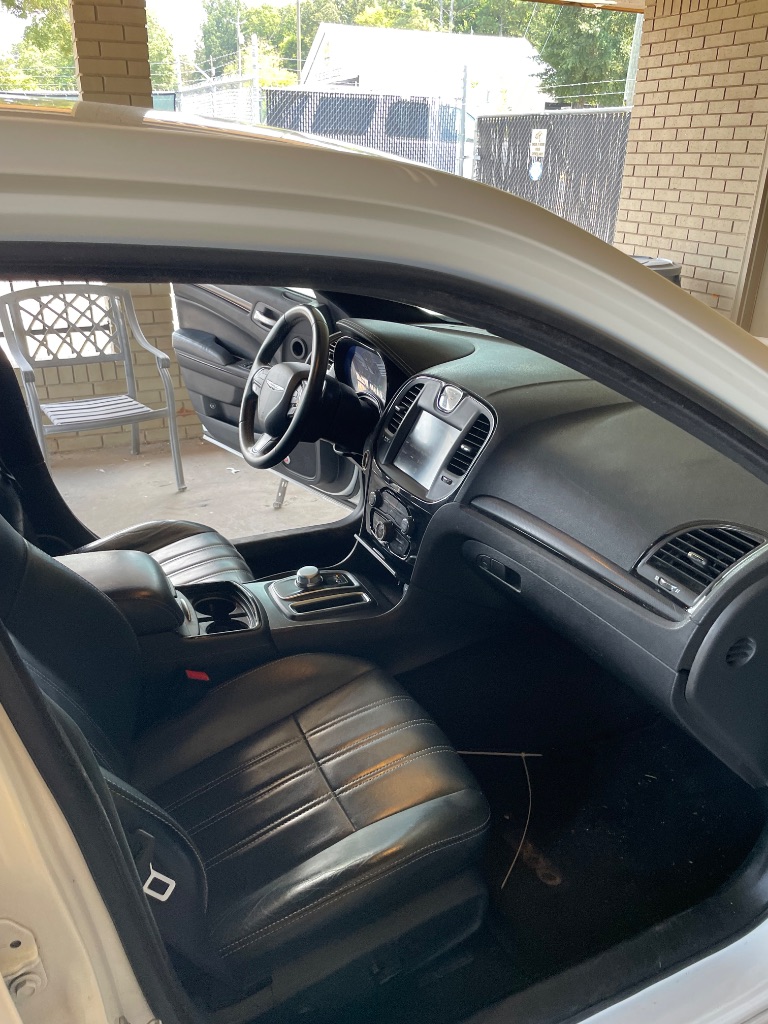 2016 Chrysler 300 - $11,995