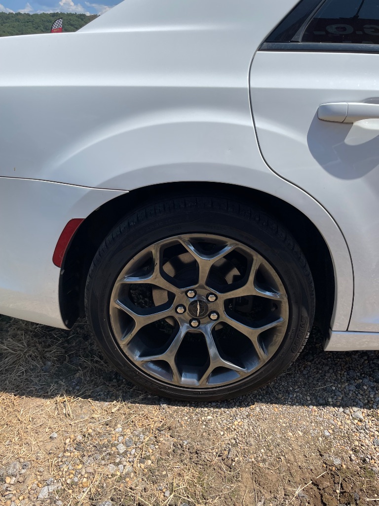 2016 Chrysler 300 - $11,995