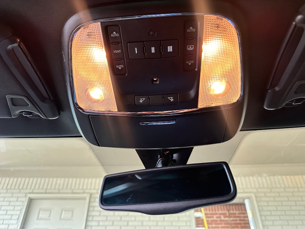 2014 Chrysler 300 - $9,995