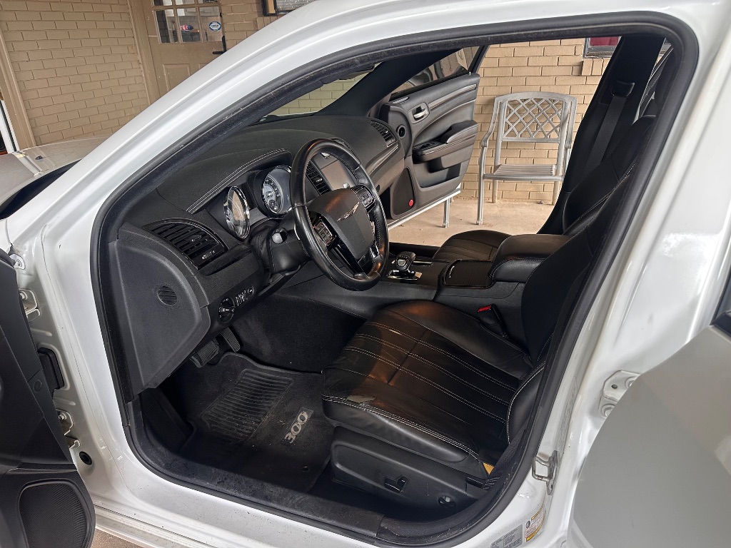 2014 Chrysler 300 - $9,995