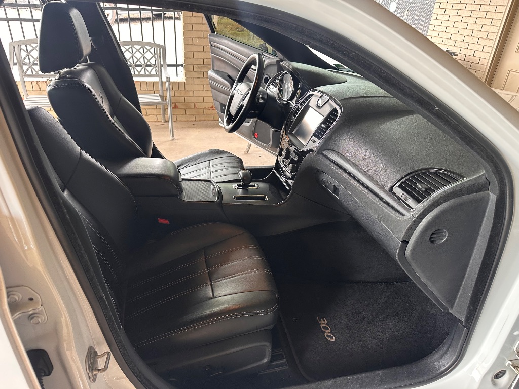 2014 Chrysler 300 - $9,995