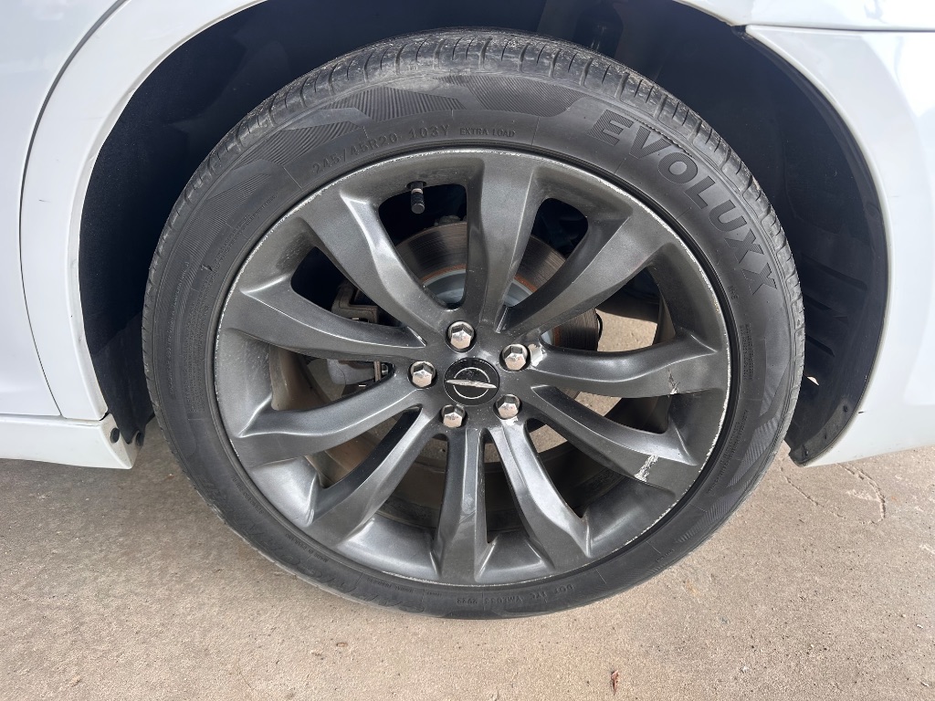 2014 Chrysler 300 - $9,995