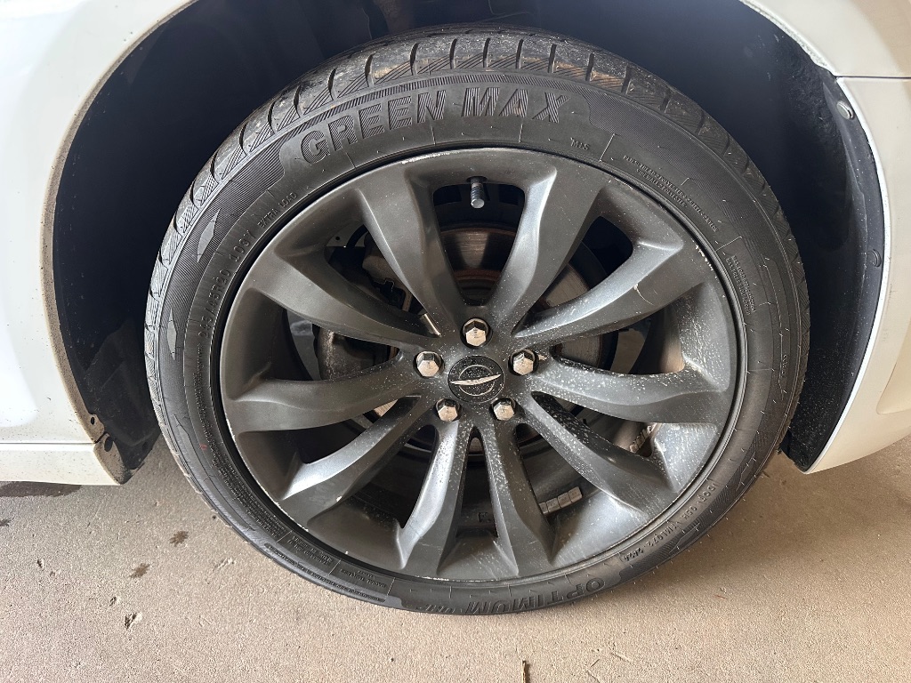 2014 Chrysler 300 - $9,995