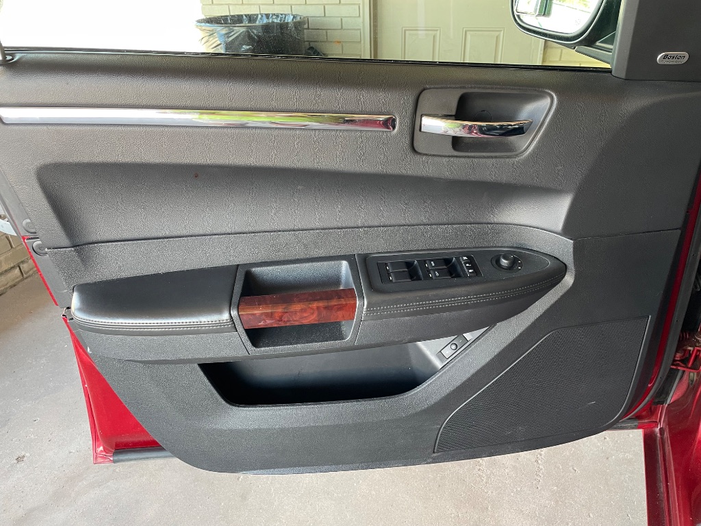 2009 Chrysler 300 - $7,995