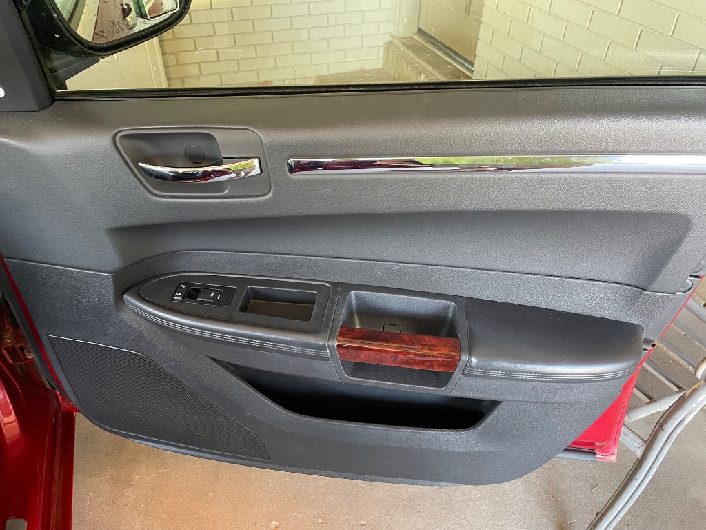 2009 Chrysler 300 - $7,995