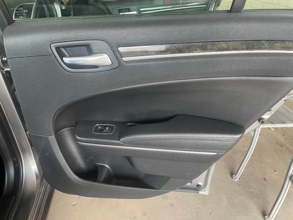 2011 Chrysler 300 - $9,995