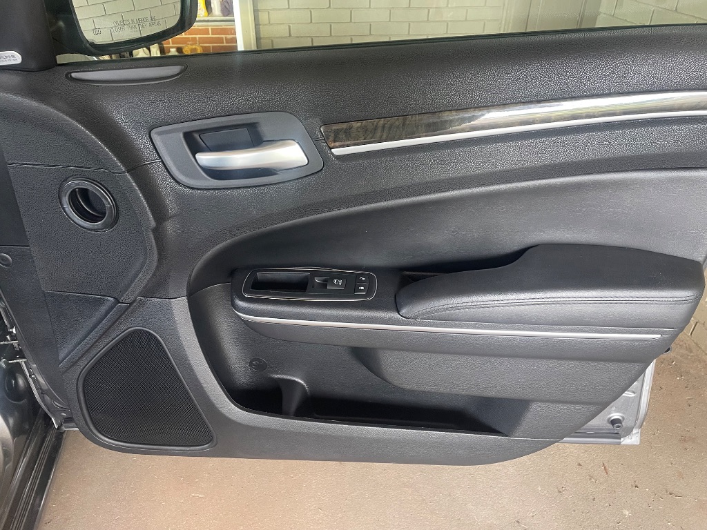 2011 Chrysler 300 - $9,995